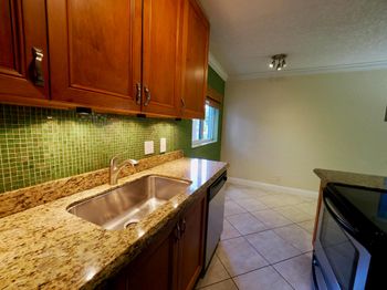 1460 NE 18TH St