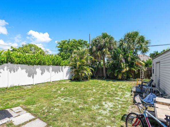 221 NE 10th Street, Delray Beach FL 33444