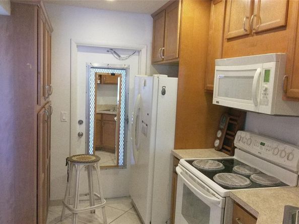 465 Paradise Isle Blvd 307, Hallandale Beach FL 33009