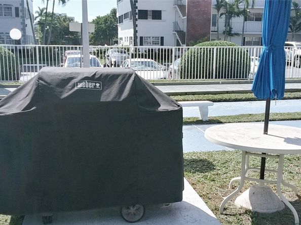 465 Paradise Isle Blvd 307, Hallandale Beach FL 33009