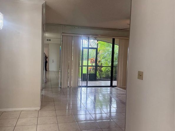 301 SW 158th Ter 104, Pembroke Pines FL 33027