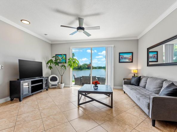 3748 San Simeon Cir, Weston FL 33331