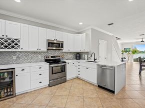 3748 San Simeon Cir, Weston FL 33331
