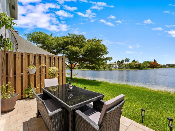 3748 San Simeon Cir, Weston FL 33331