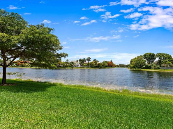 3748 San Simeon Cir, Weston FL 33331