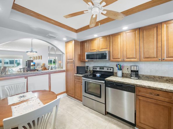 3186 Via Poinciana 114, Lake Worth FL 33467