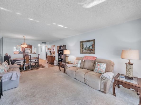 3186 Via Poinciana 114, Lake Worth FL 33467