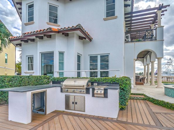 2775 Lake Drive, Singer Island FL 33404