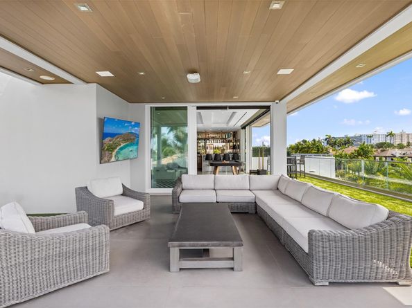 650 Royal Plaza Dr, Fort Lauderdale FL 33301