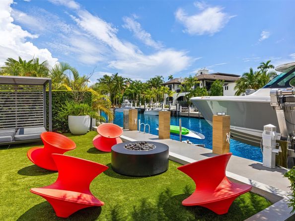 650 Royal Plaza Dr, Fort Lauderdale FL 33301