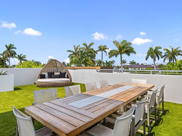 650 Royal Plaza Dr, Fort Lauderdale FL 33301