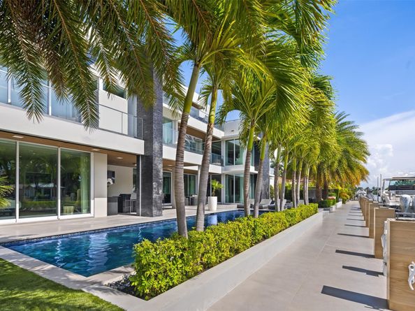 650 Royal Plaza Dr, Fort Lauderdale FL 33301