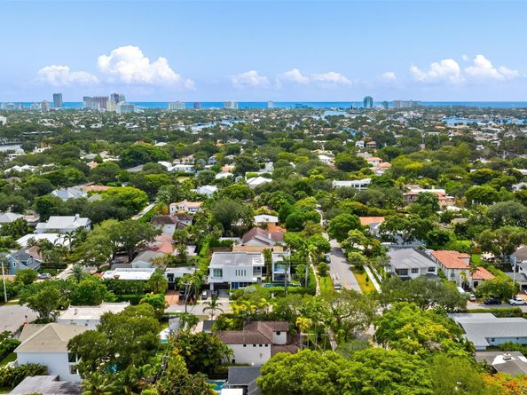 823 SE 7th St, Fort Lauderdale FL 33301
