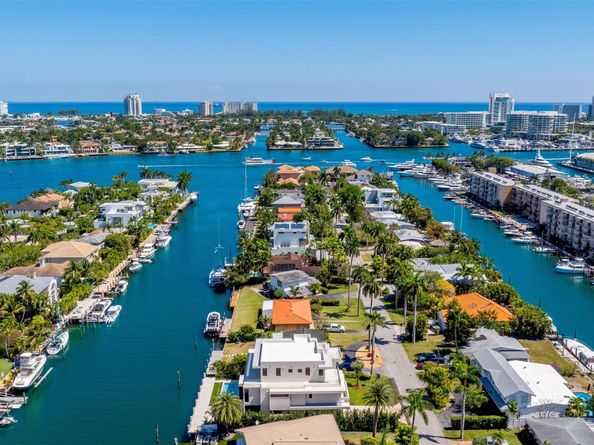 1637 SE 14th St, Fort Lauderdale FL 33316