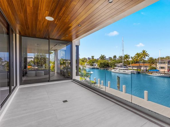1637 SE 14th St, Fort Lauderdale FL 33316