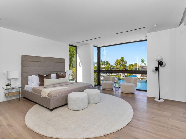 1637 SE 14th St, Fort Lauderdale FL 33316