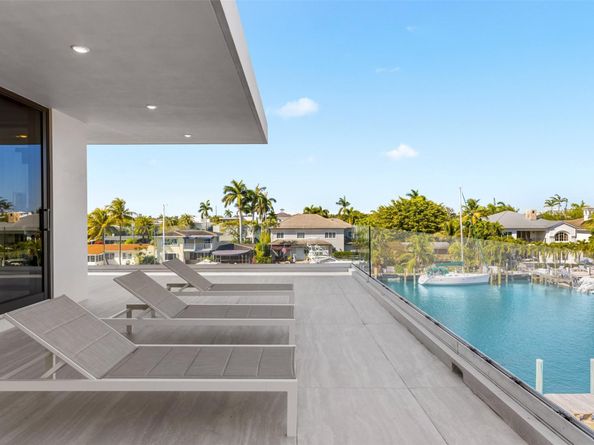 1637 SE 14th St, Fort Lauderdale FL 33316