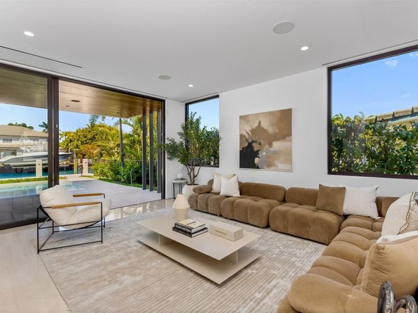 1637 SE 14th St, Fort Lauderdale FL 33316