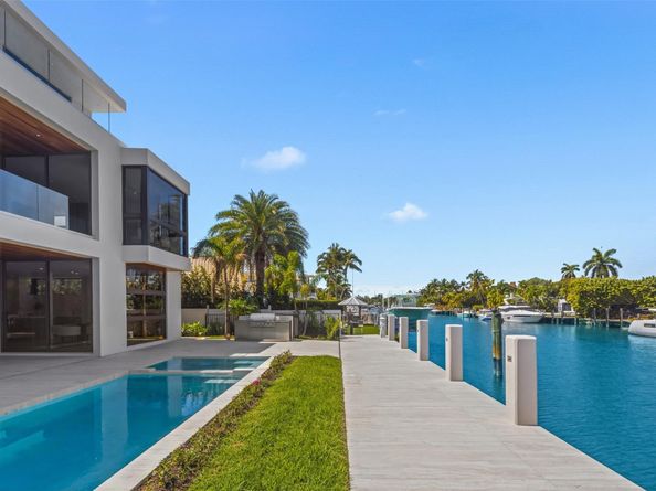 1637 SE 14th St, Fort Lauderdale FL 33316
