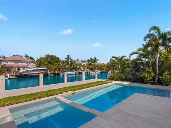 1637 SE 14th St, Fort Lauderdale FL 33316