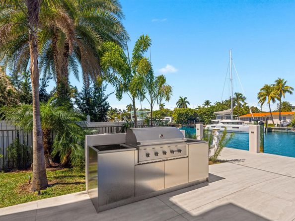 1637 SE 14th St, Fort Lauderdale FL 33316