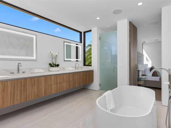 1637 SE 14th St, Fort Lauderdale FL 33316