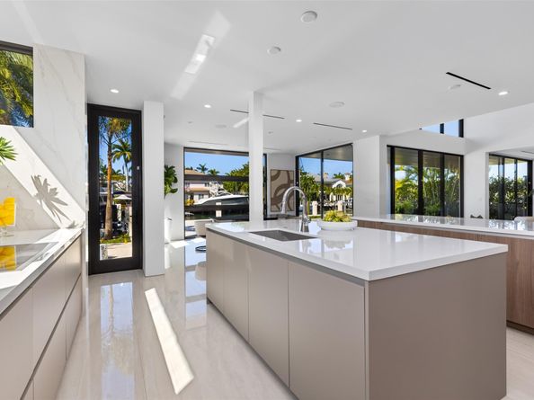 1637 SE 14th St, Fort Lauderdale FL 33316