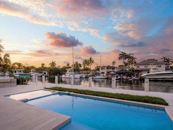 1637 SE 14th St, Fort Lauderdale FL 33316