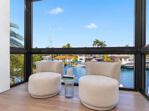 1637 SE 14th St, Fort Lauderdale FL 33316