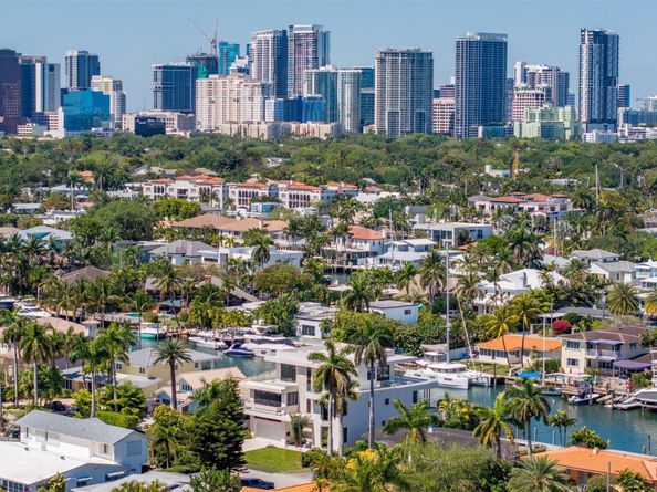 1637 SE 14th St, Fort Lauderdale FL 33316