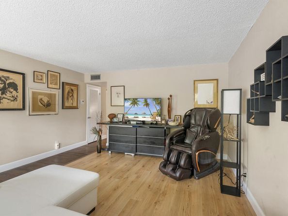 106 Wellington M 1, West Palm Beach FL 33417