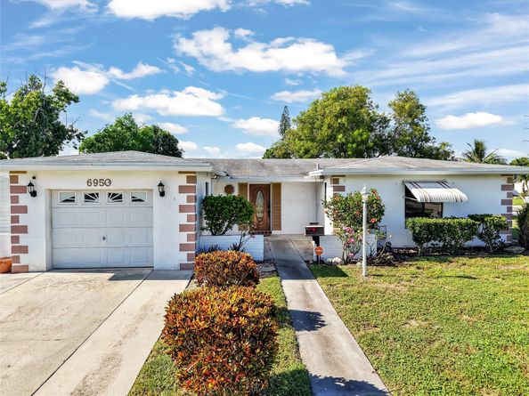 6950 SW 9th Pl, North Lauderdale FL 33068