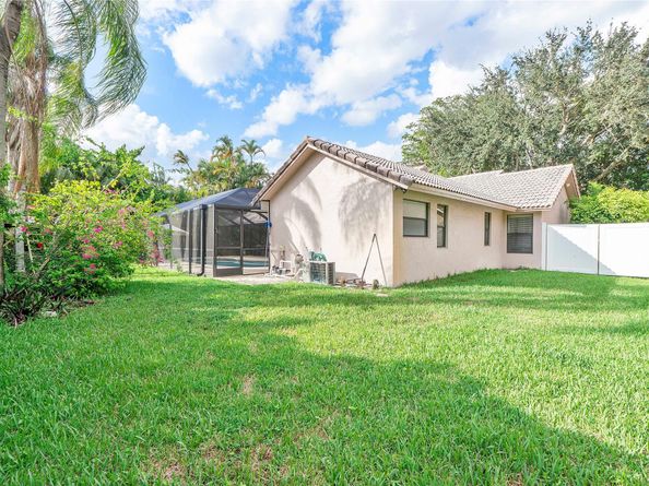 8626 NW 50th Dr, Coral Springs FL 33067