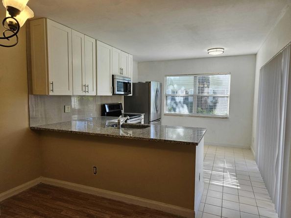 1945 Stratford Way, West Palm Beach FL 33409