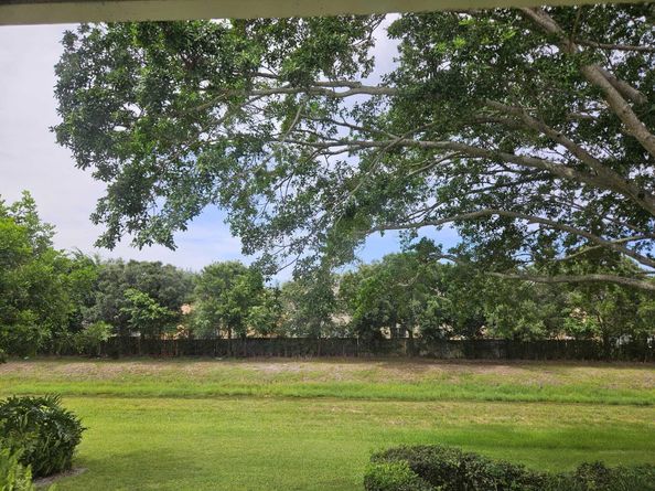 1945 Stratford Way, West Palm Beach FL 33409
