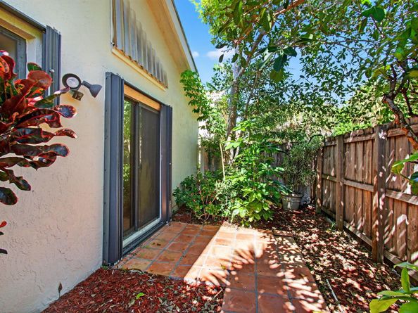 7745 Stanway Place E, Boca Raton FL 33433