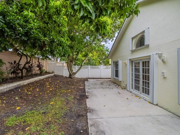 2006 Cross Breeze Dr, Wellington FL 33414