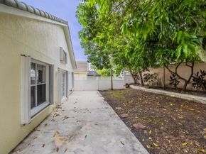 2006 Cross Breeze Dr, Wellington FL 33414
