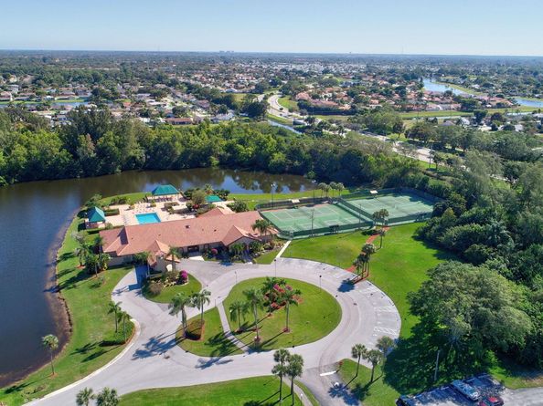 5710 Parkwalk Circle E, Boynton Beach FL 33472