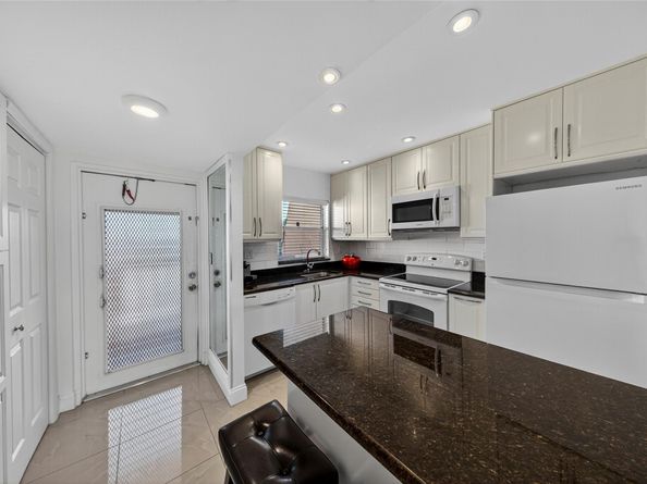 2781 N Pine Island Rd 312, Sunrise FL 33322