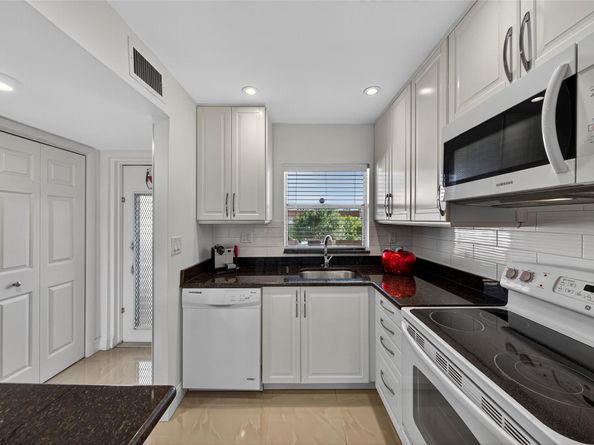 2781 N Pine Island Rd 312, Sunrise FL 33322