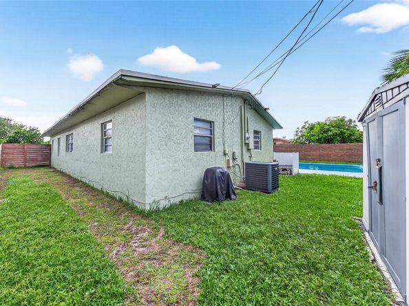 640 SW 28th Way, Fort Lauderdale FL 33312