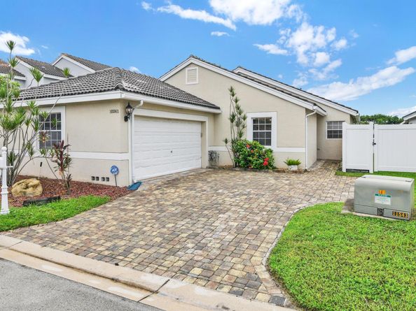 Undisclosed Address #RX-11123870, Boca Raton FL 33428