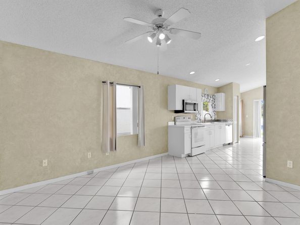 Undisclosed Address #RX-11123870, Boca Raton FL 33428