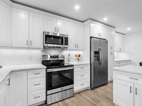 1206 S Lake Drive 203, Lantana FL 33462