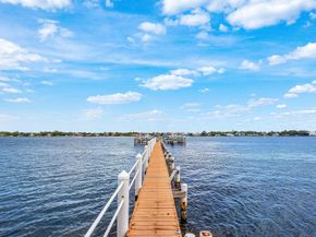 1206 S Lake Drive 203, Lantana FL 33462