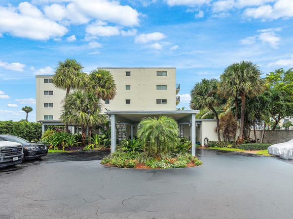 1206 S Lake Drive 203, Lantana FL 33462