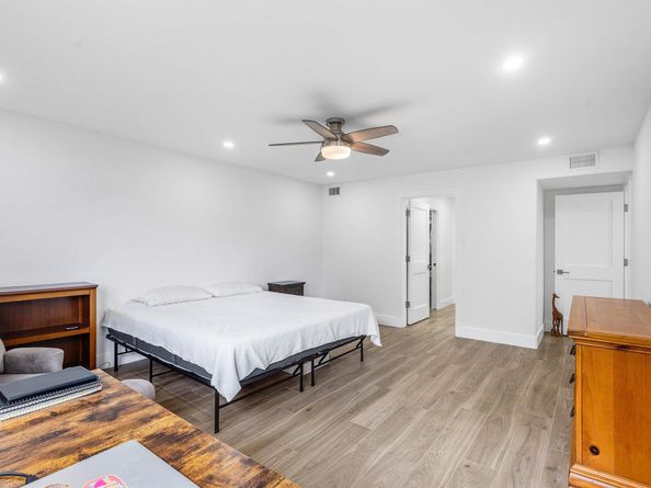 1206 S Lake Drive 203, Lantana FL 33462