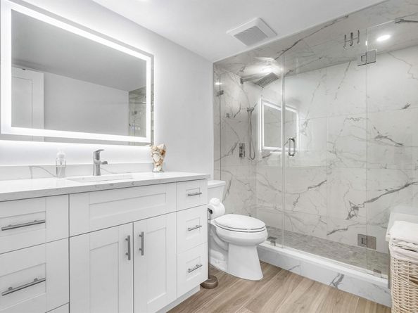 1206 S Lake Drive 203, Lantana FL 33462