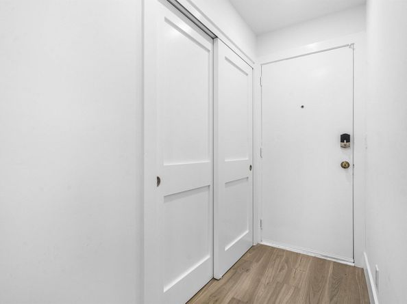 1206 S Lake Drive 203, Lantana FL 33462